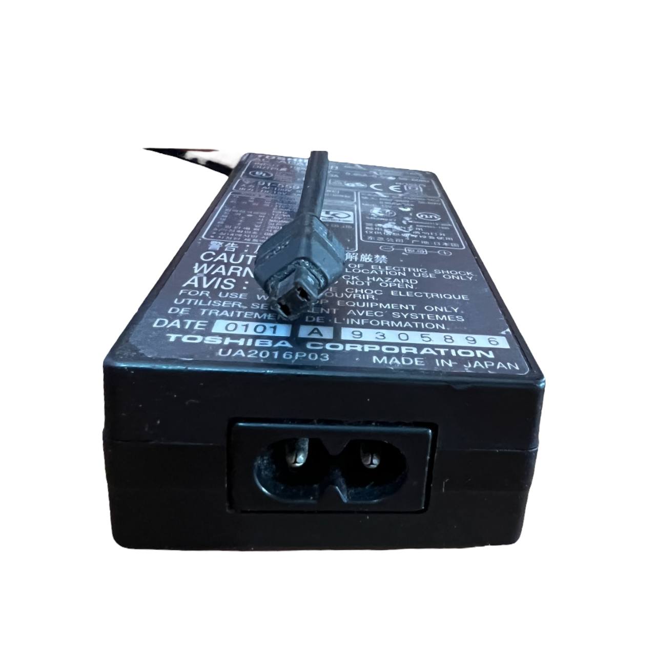 شارژر 15 ولت 3 توشیبا PA3035U-1ACA (4)